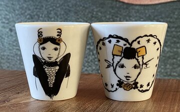 Set 2 Espresso kopjes 2 Zeeuwse meisjes in Klederdracht