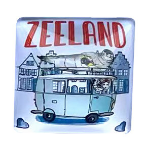 Magneet Delfts Blauw Zeeuws meisje &ndash; bus Zeeland