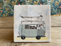 tegel Zeeuws meisje in een VW bus